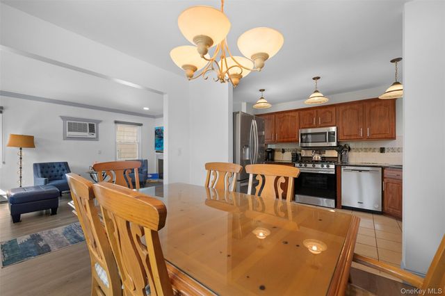 111 Woodside Avenue, Freeport, NY 11520