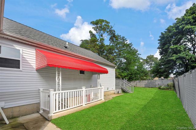 111 Woodside Avenue, Freeport, NY 11520