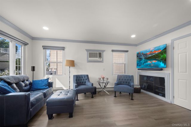 111 Woodside Avenue, Freeport, NY 11520
