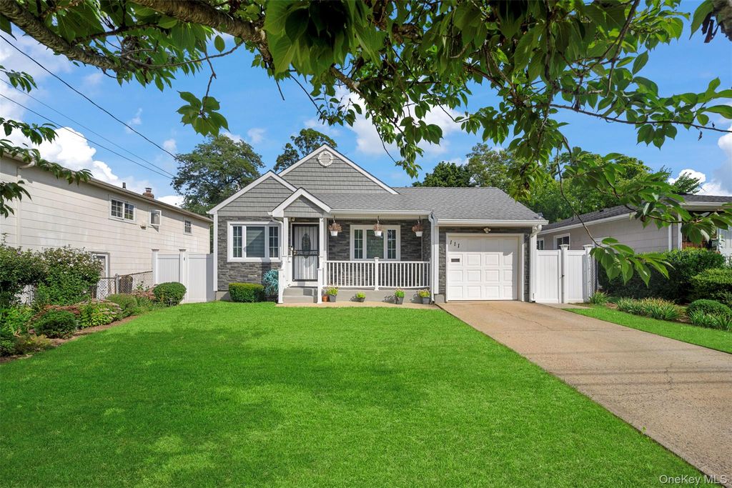 111 Woodside Avenue, Freeport, NY 11520 — exterior