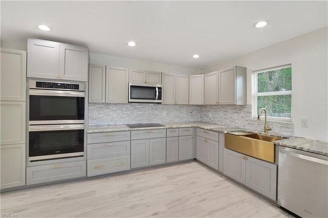 306 Wellons ST, Suffolk, VA 23434