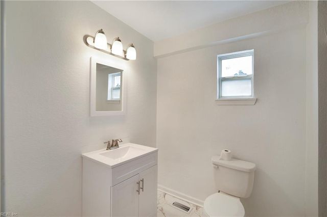306 Wellons ST, Suffolk, VA 23434