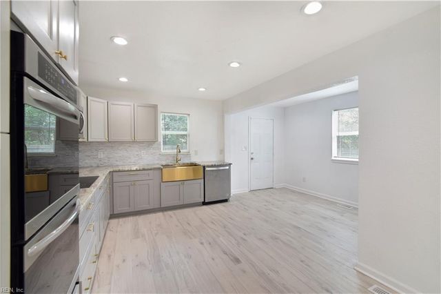 306 Wellons ST, Suffolk, VA 23434