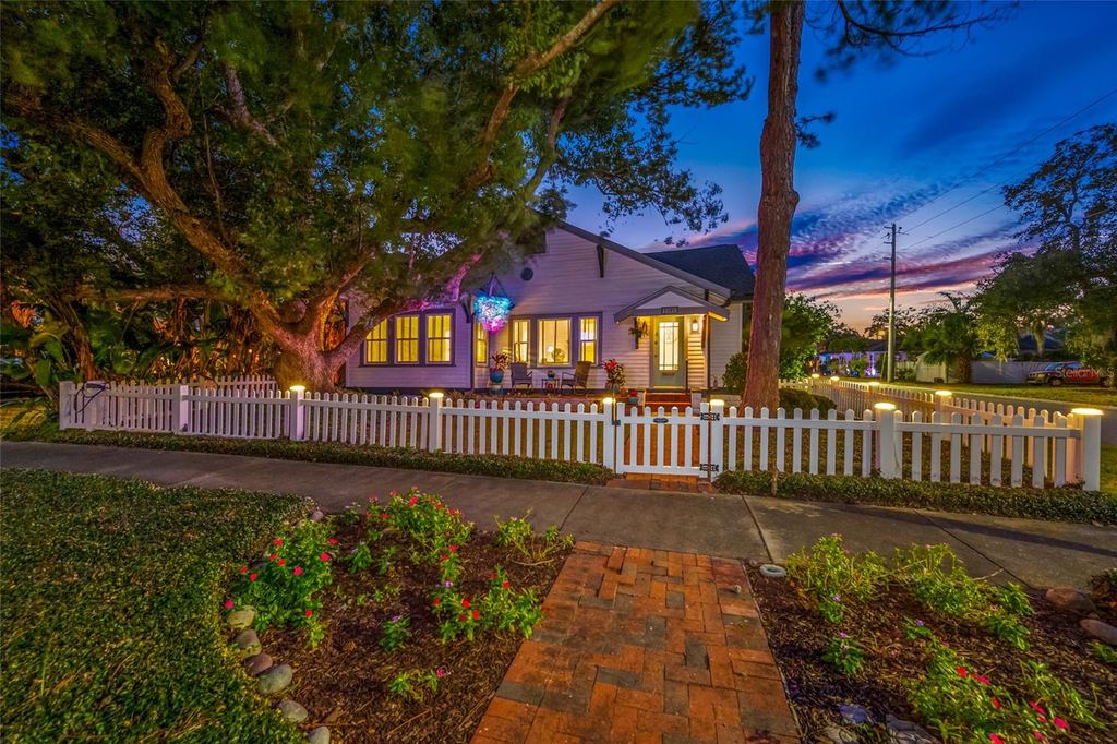 Image 2 of property listing at 1101 GRANADA STREET, Clearwater, FL 33755