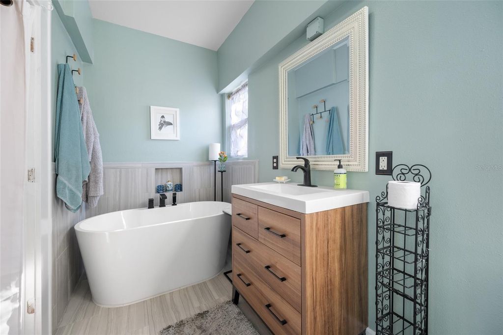 Image 30 of property listing at 1101 GRANADA STREET, Clearwater, FL 33755