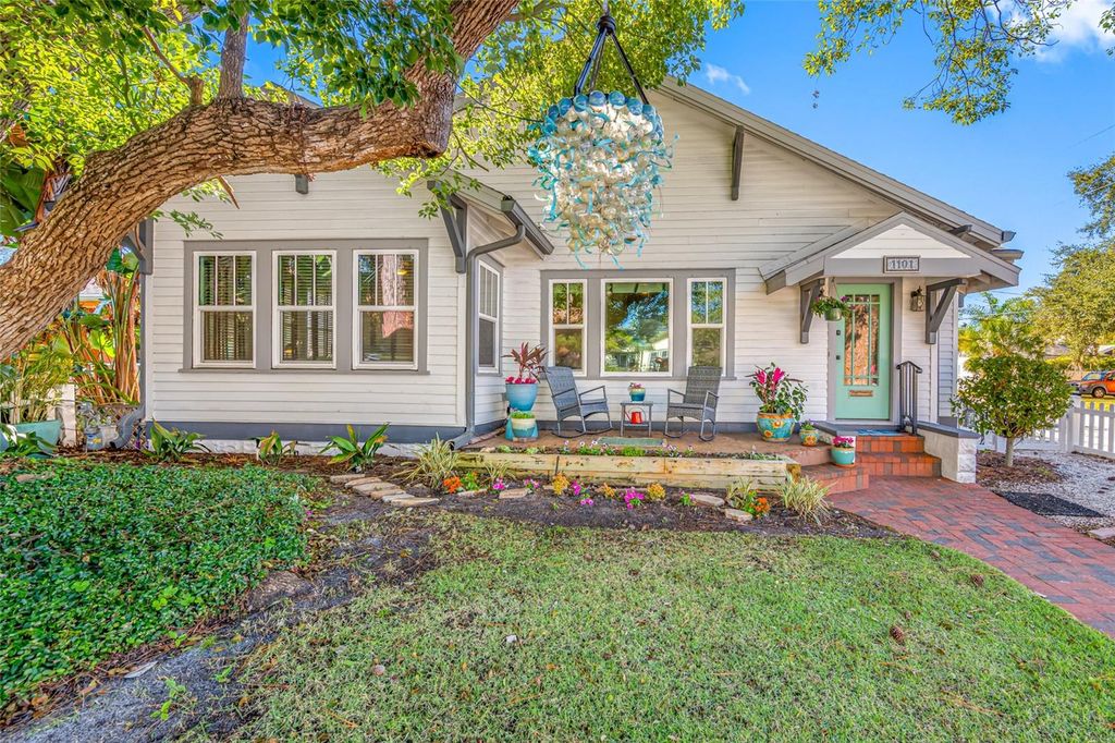 Image 4 of property listing at 1101 GRANADA STREET, Clearwater, FL 33755