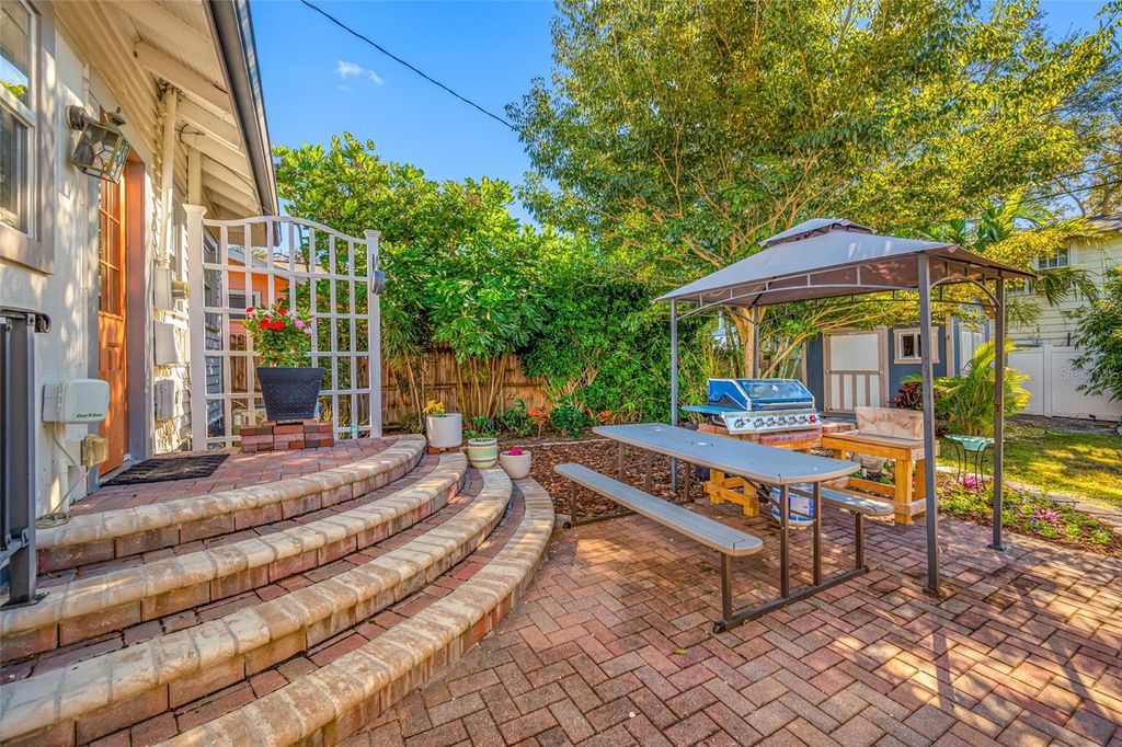 Image 33 of property listing at 1101 GRANADA STREET, Clearwater, FL 33755