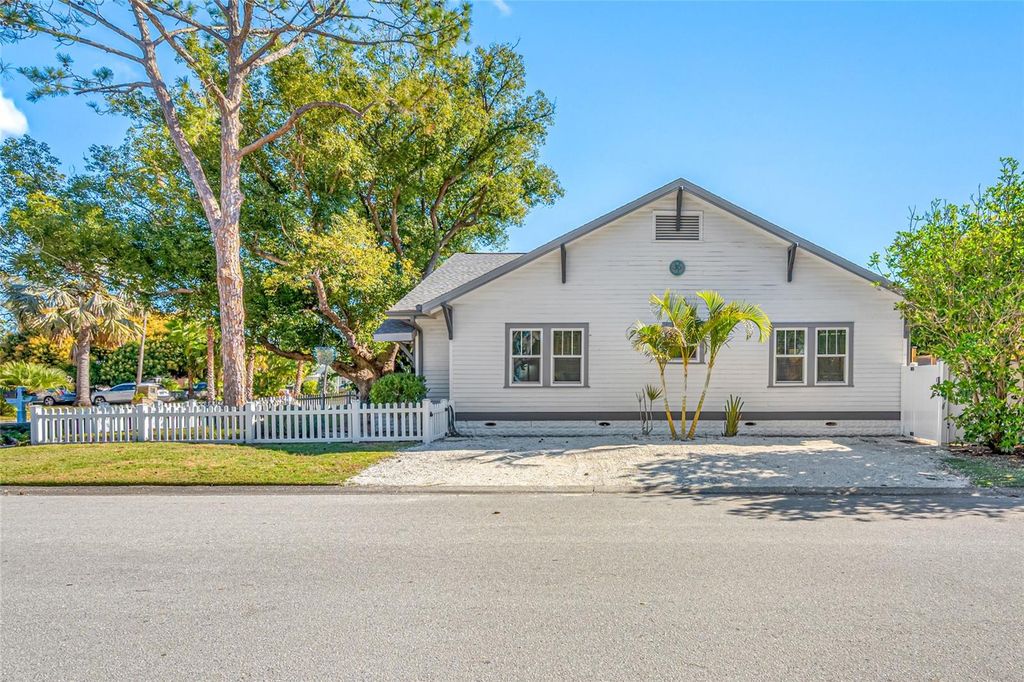 Image 43 of property listing at 1101 GRANADA STREET, Clearwater, FL 33755