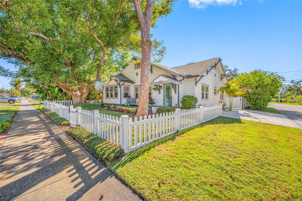 Image 44 of property listing at 1101 GRANADA STREET, Clearwater, FL 33755