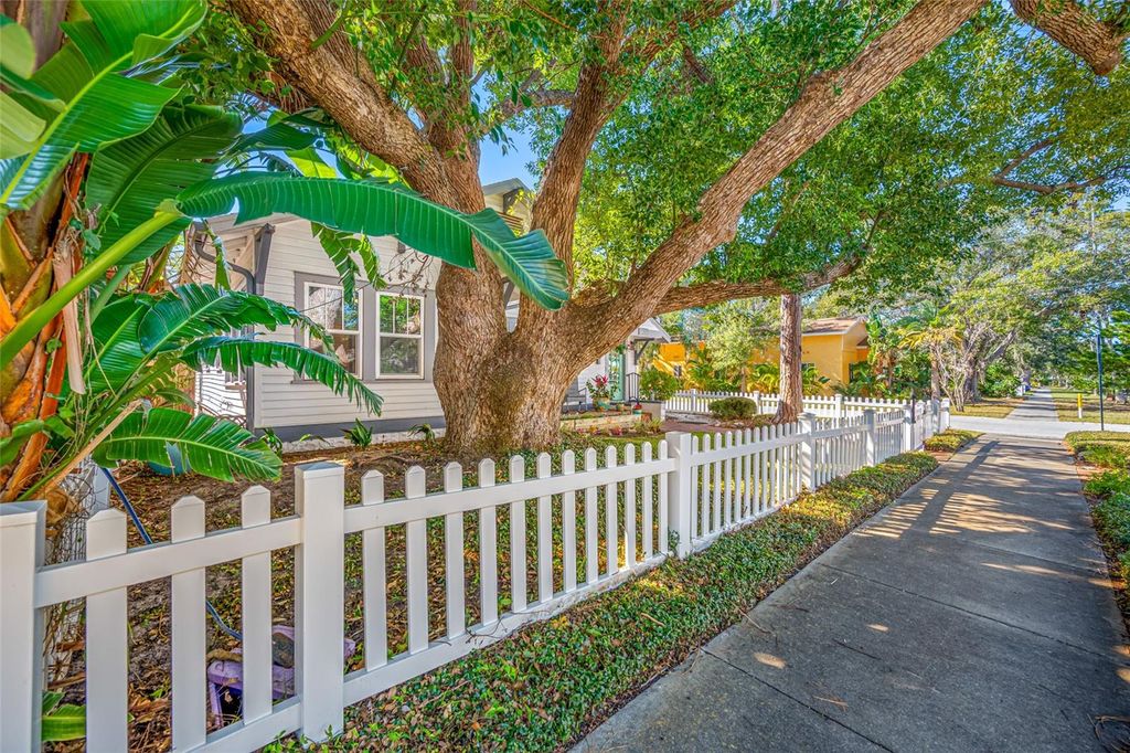 Image 46 of property listing at 1101 GRANADA STREET, Clearwater, FL 33755