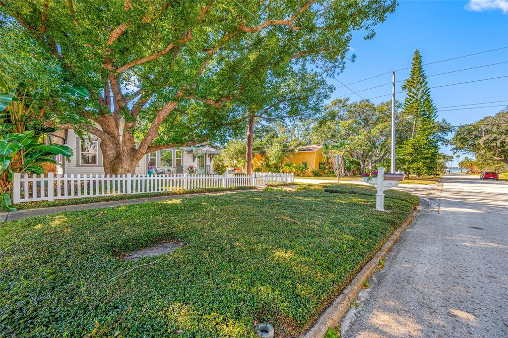 Image 47 of property listing at 1101 GRANADA STREET, Clearwater, FL 33755