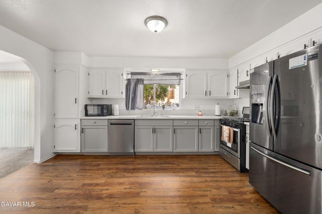 38511 Carolside Avenue, Palmdale, CA 93550