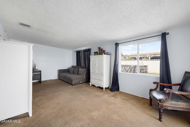 38511 Carolside Avenue, Palmdale, CA 93550