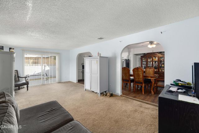 38511 Carolside Avenue, Palmdale, CA 93550