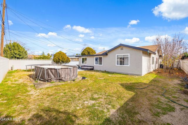 38511 Carolside Avenue, Palmdale, CA 93550