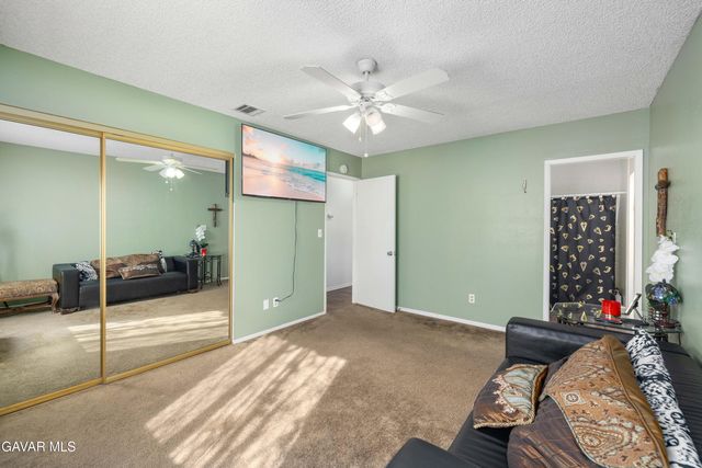 38511 Carolside Avenue, Palmdale, CA 93550