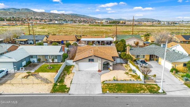 38511 Carolside Avenue, Palmdale, CA 93550