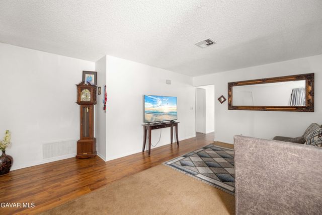 38511 Carolside Avenue, Palmdale, CA 93550