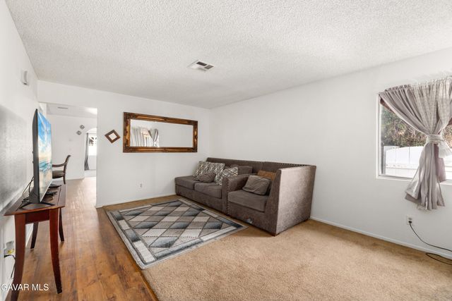 38511 Carolside Avenue, Palmdale, CA 93550