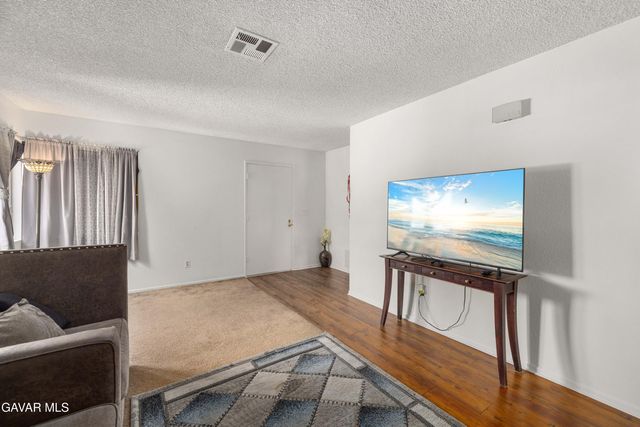 38511 Carolside Avenue, Palmdale, CA 93550