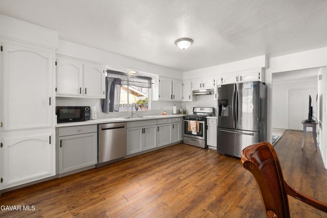 38511 Carolside Avenue, Palmdale, CA 93550