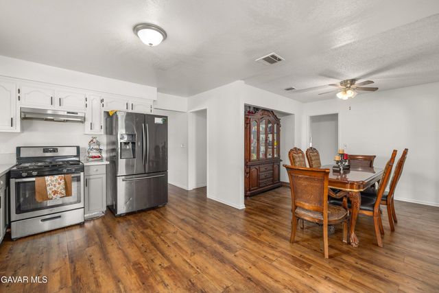 38511 Carolside Avenue, Palmdale, CA 93550