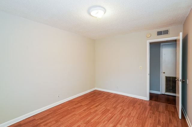 4355 Central Valley Dr, Hermitage, TN 37076