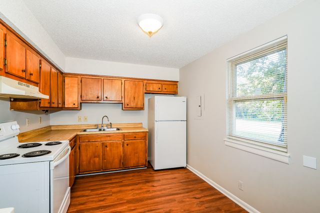 4355 Central Valley Dr, Hermitage, TN 37076