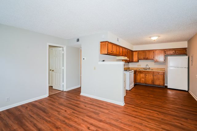4355 Central Valley Dr, Hermitage, TN 37076