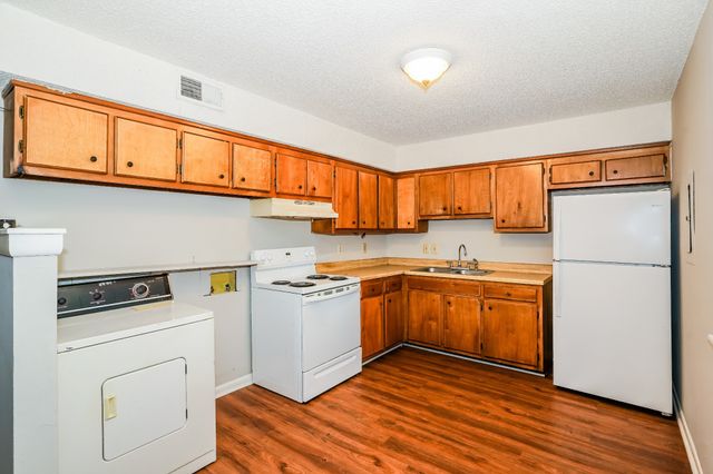 4355 Central Valley Dr, Hermitage, TN 37076