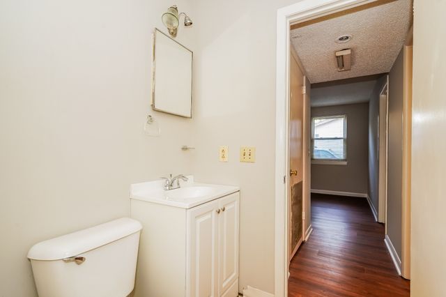 4355 Central Valley Dr, Hermitage, TN 37076