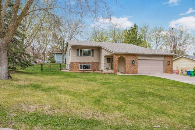 9351 Yucca Lane N, Maple Grove, MN 55369