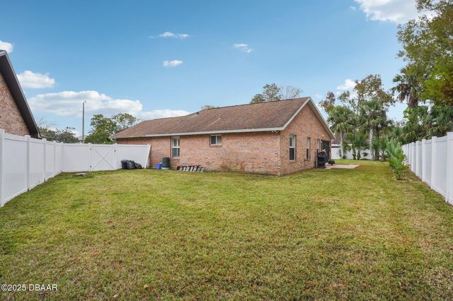 2 Queen Ann Court, Ormond Beach, FL 32174