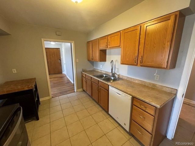 2220 Ironton Street, Aurora, CO 80014