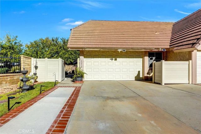 22813 Rio Clara, Valencia, CA 91354