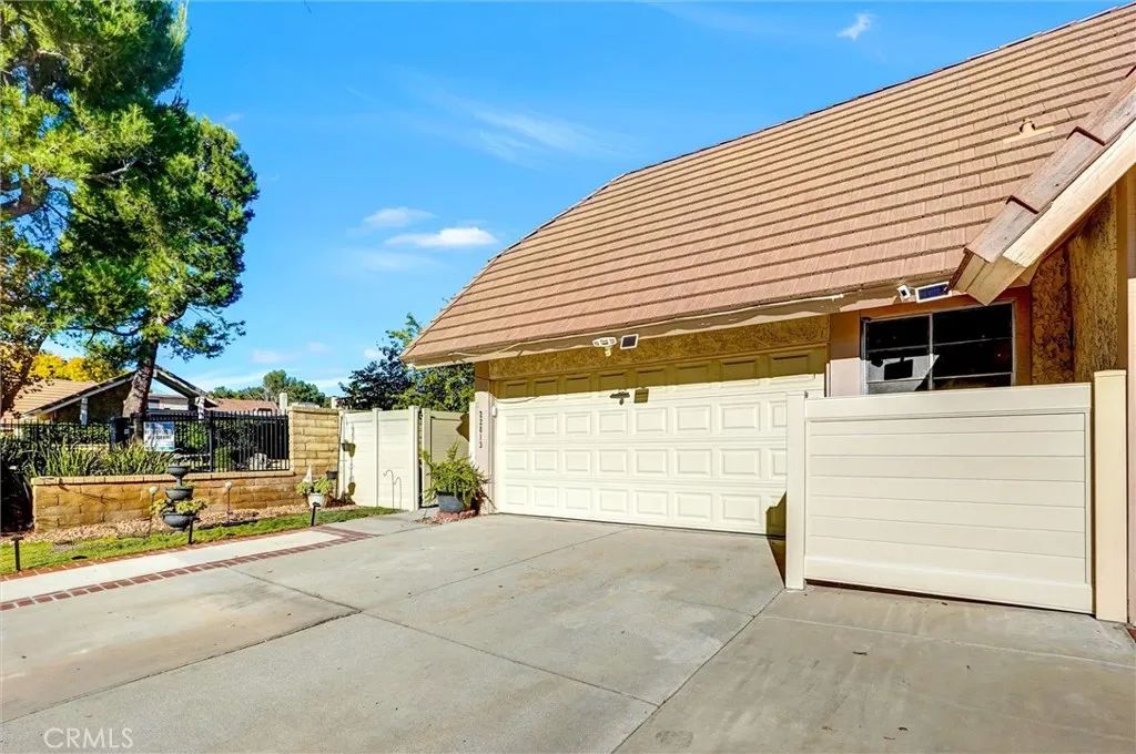 22813 Rio Clara, Valencia, CA 91354
