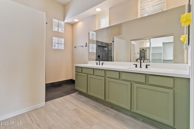 2224 E FAWN Drive, Phoenix, AZ 85042