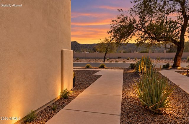 2224 E FAWN Drive, Phoenix, AZ 85042
