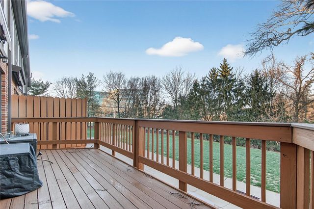 1585 Stone Mansion Dr, Franklin Park, PA 15143