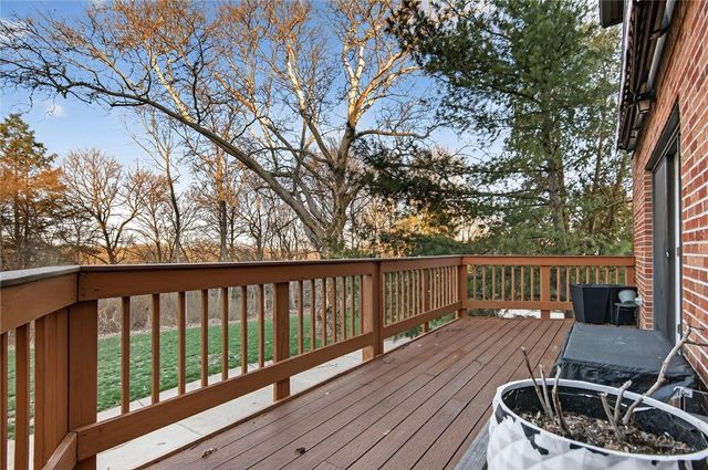 1585 Stone Mansion Dr, Franklin Park, PA 15143