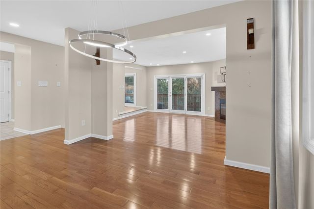 1585 Stone Mansion Dr, Franklin Park, PA 15143