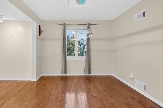 1585 Stone Mansion Dr, Franklin Park, PA 15143