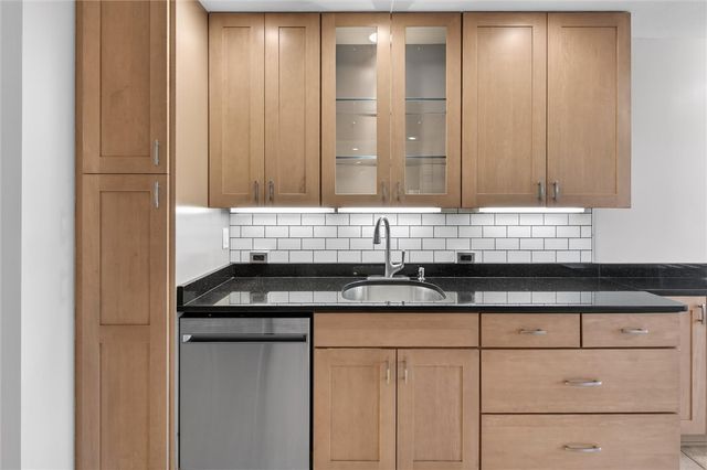 1585 Stone Mansion Dr, Franklin Park, PA 15143