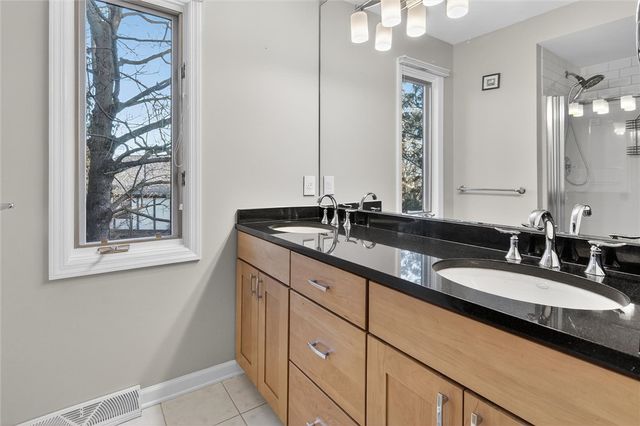 1585 Stone Mansion Dr, Franklin Park, PA 15143