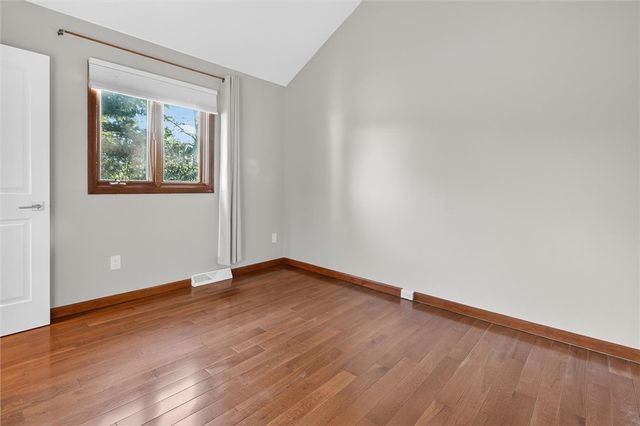 1585 Stone Mansion Dr, Franklin Park, PA 15143