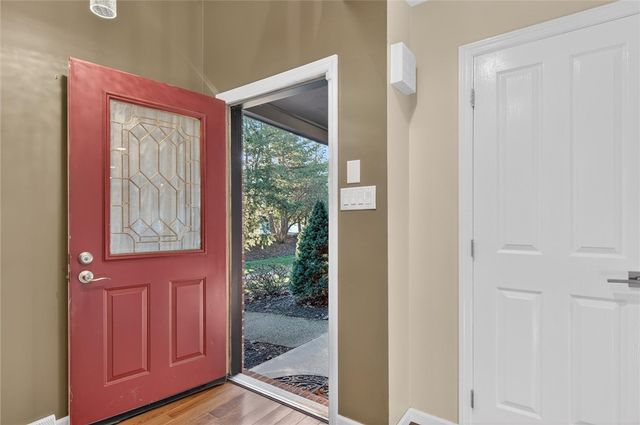 1585 Stone Mansion Dr, Franklin Park, PA 15143