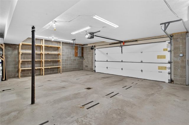 1585 Stone Mansion Dr, Franklin Park, PA 15143