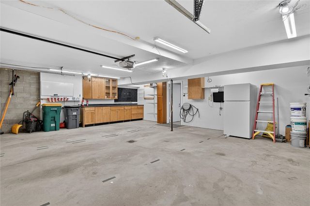 1585 Stone Mansion Dr, Franklin Park, PA 15143