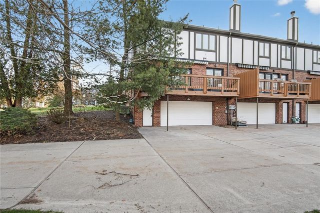 1585 Stone Mansion Dr, Franklin Park, PA 15143