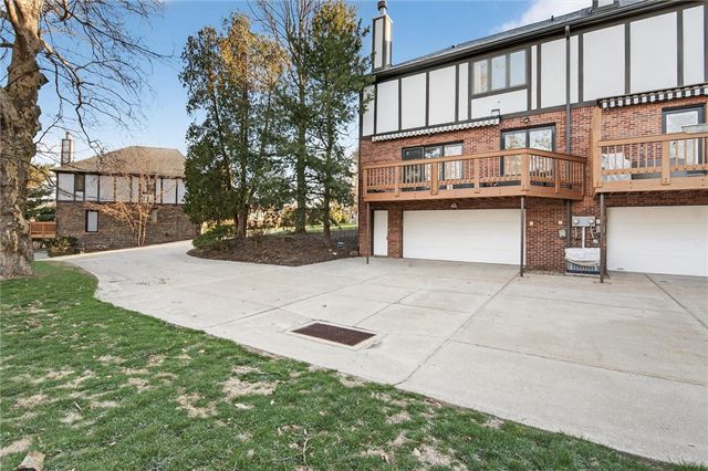 1585 Stone Mansion Dr, Franklin Park, PA 15143